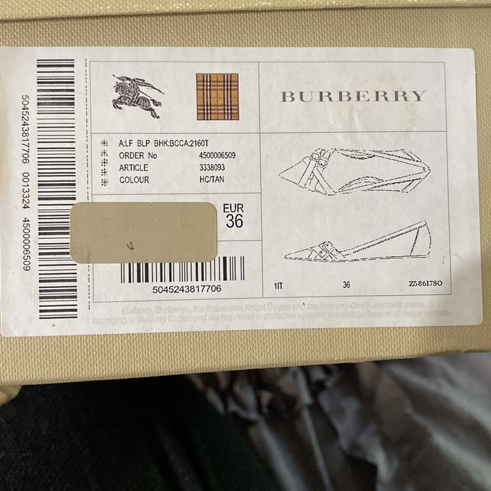 Authentic Burberry pointed toe flats classic Burberry plaid on the sides - Picture 6 of 6